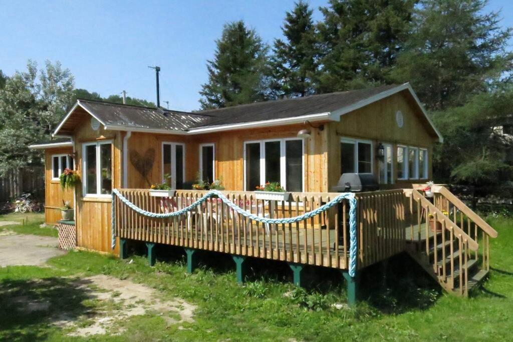 La Maison Du Capitaine Tadoussac Exterior photo